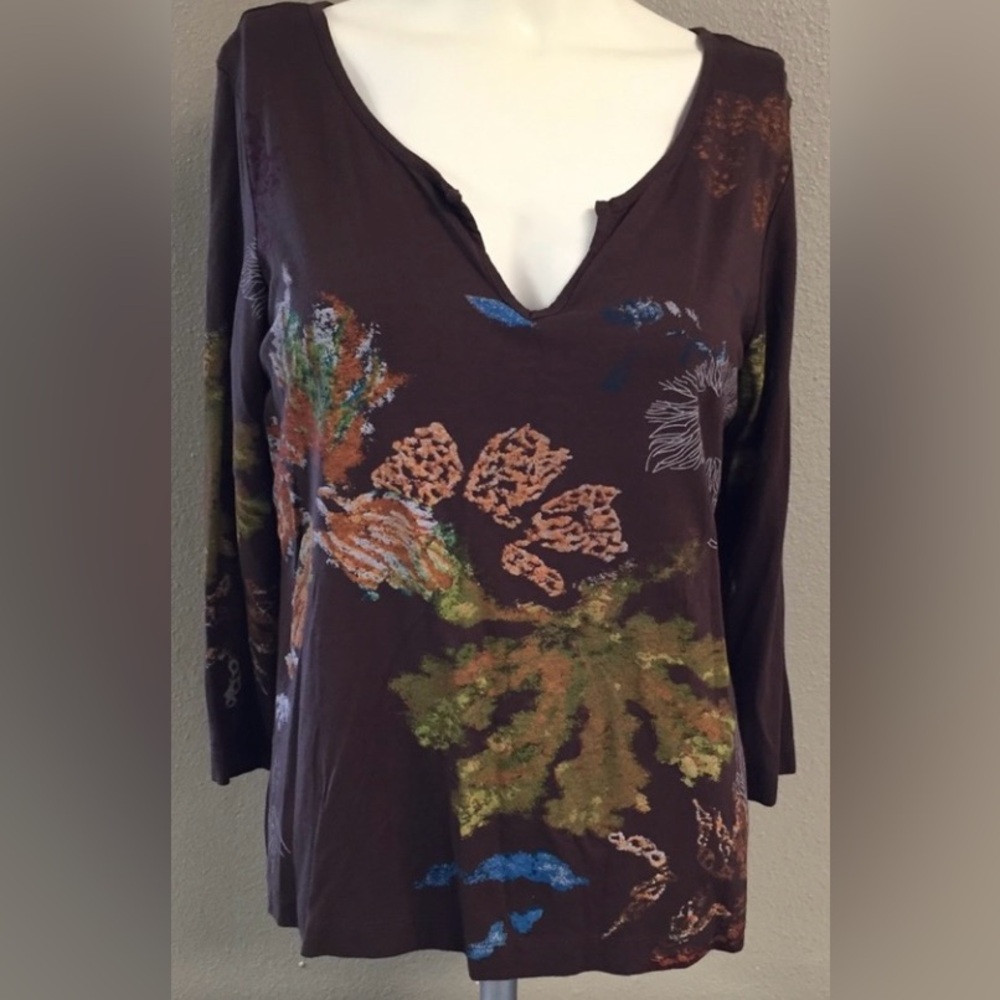 🍂Chico’s Chic Tee, Long Sleeves, Scoop V-neck, Raised Multi Color Floral. M